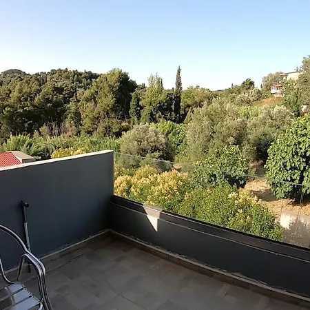 Arianas Apartment *